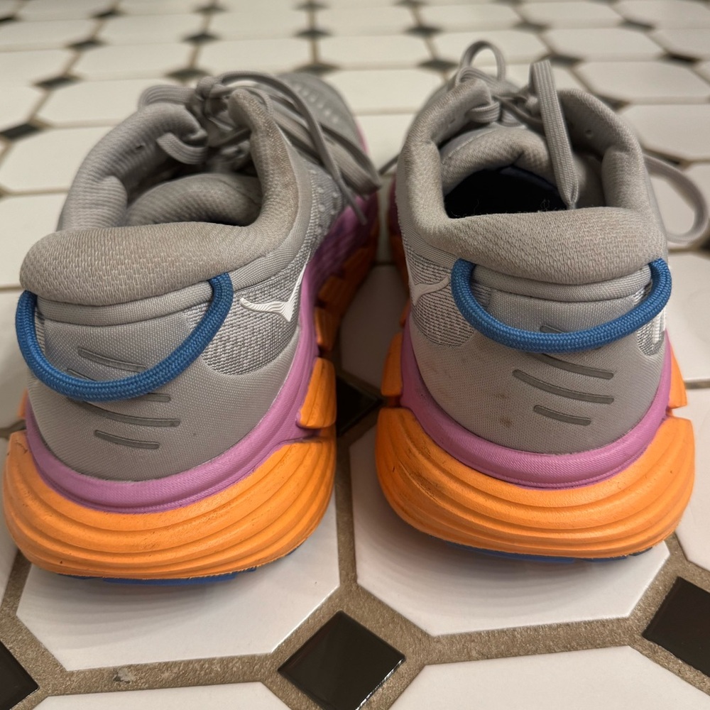 Hoka One One - image 2